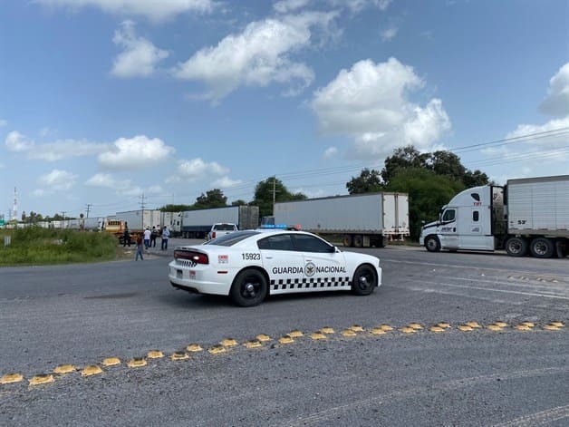 Colapsan tráilers tráfico de Río Bravo-Reynosa Colapsan tráilers tráfico de Río Bravo-Reynosa