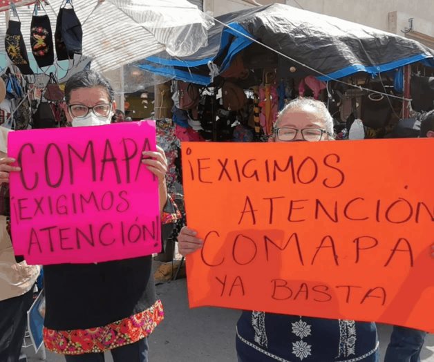 Cierran zona centro por fugas de drenaje Cierran zona centro por fugas de drenaje