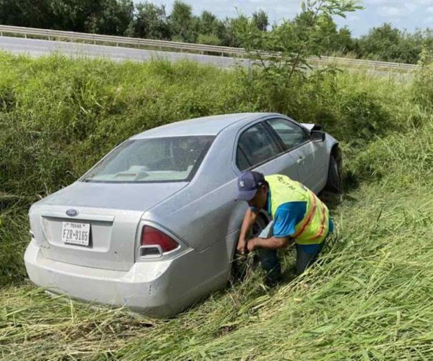Accidente deja daños materiales Accidente deja daños materiales