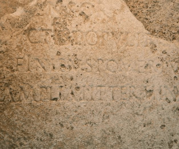 Descubren piedra que demarcó los límites de la Roma antigua Descubren piedra que demarcó los límites de la Roma antigua