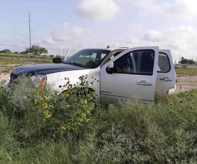 Aseguran camioneta con impactos de bala