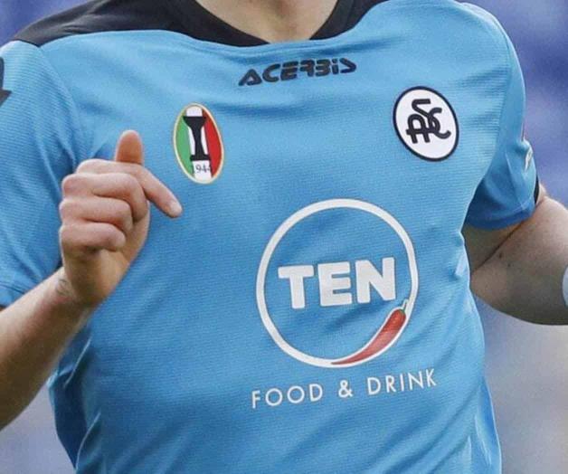 Viola normas de traspasos Spezia; FIFA los sanciona