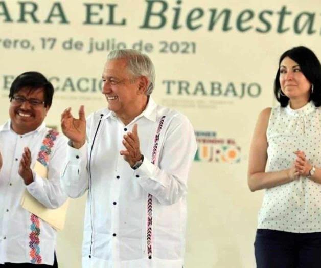 Advierte AMLO: nada de titubear ni correrse al centro Advierte AMLO: nada de titubear ni correrse al centro