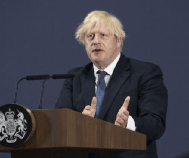 Boris Johnson cambia de opinión, hará cuarentena voluntaria