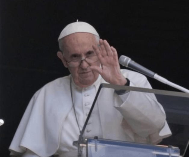 El papa vuelve a su ventana del Vaticano tras su operación