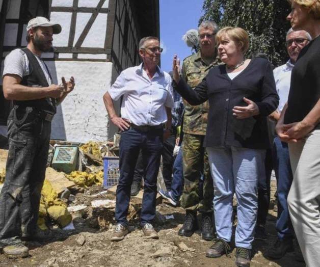 Merkel visita región devastada por inundaciones Merkel visita región devastada por inundaciones