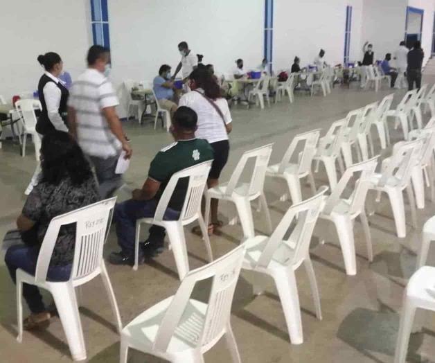 Escasa la afluencia por la vacuna anti-Covid entre los de 40-49 años Escasa la afluencia por la vacuna anti-Covid entre los de 40-49 años