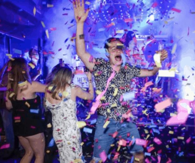 Británicos quitan restricciones con sentimientos encontrados