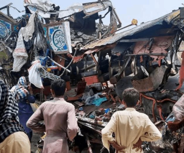 Pakistán: 33 muertos y 40 heridos en un accidente de autobús Pakistán: 33 muertos y 40 heridos en un accidente de autobús