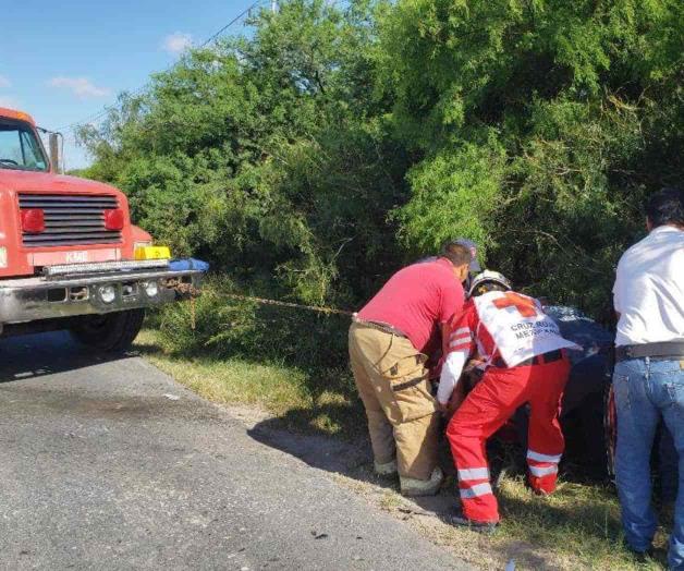 Chocan dos autos y camión de Gas LP Chocan dos autos y camión de Gas LP