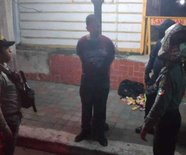 Roba OXXO, lo detienen Roba OXXO, lo detienen