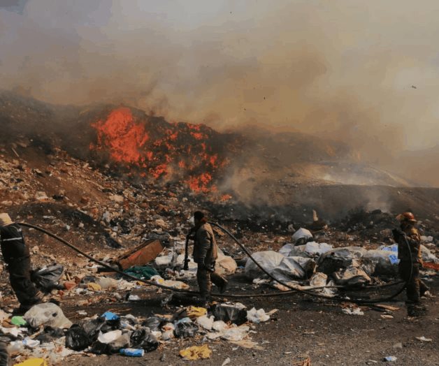 Controlan incendio en Relleno Sanitario