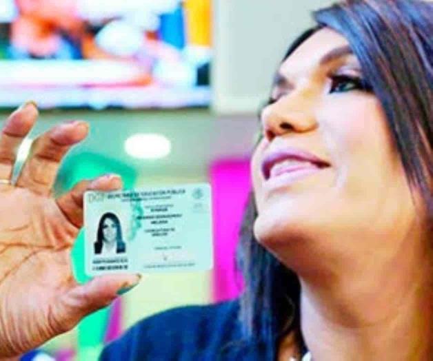Cambian de sexo y nombre su credencial de elector