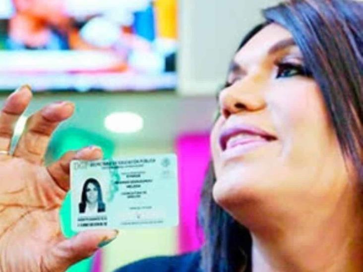 Cambian de sexo y nombre su credencial de elector Cambian de sexo y nombre su credencial de elector
