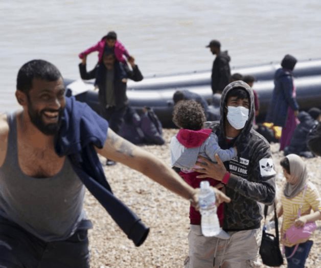 Gran Bretaña bate su récord de migrantes llegados por mar Gran Bretaña bate su récord de migrantes llegados por mar