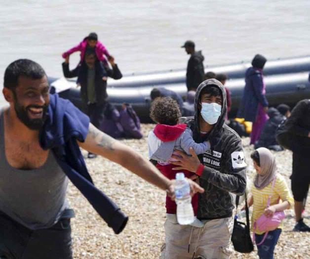 Gran Bretaña bate su récord de migrantes llegados por mar Gran Bretaña bate su récord de migrantes llegados por mar