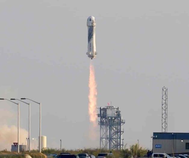 Exclaman !’Guau’!; cumple Bezos sueño de alcanzar el espacio