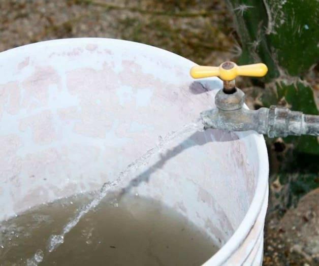 Sale ‘chocolate’ en vez de agua Sale ‘chocolate’ en vez de agua