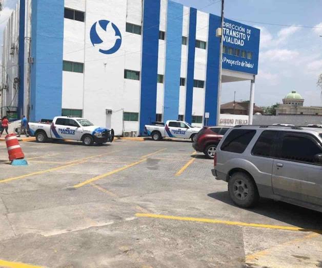 Lleva a su marido a que lo encierren