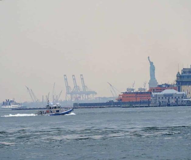 Humo de incendios en el oeste llega a ambos extremos de EEUU