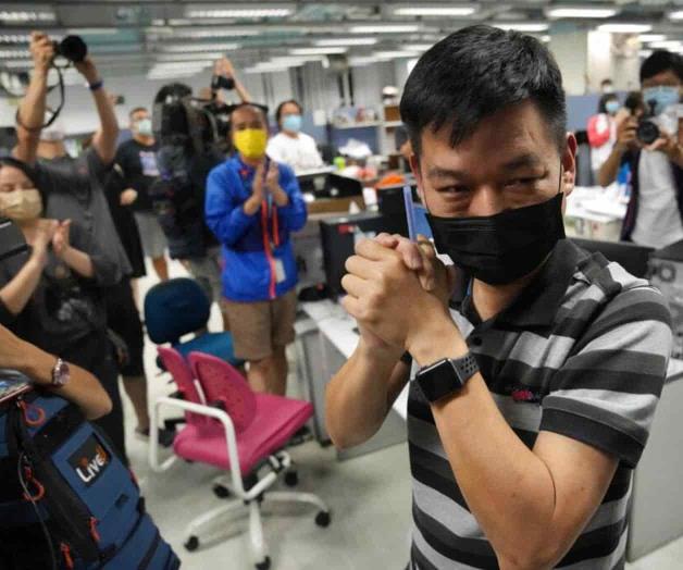 Policía de Hong Kong arresta a exeditor de medio Apple Daily Policía de Hong Kong arresta a exeditor de medio Apple Daily