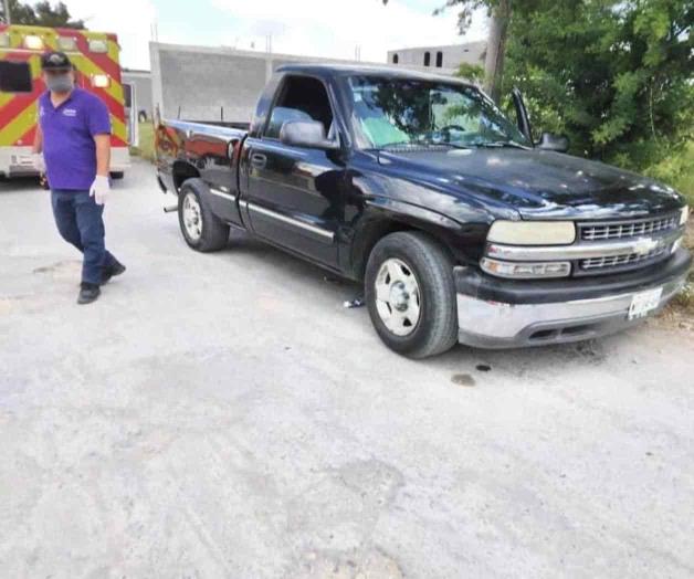 Fallece hombre al interior de su pick up