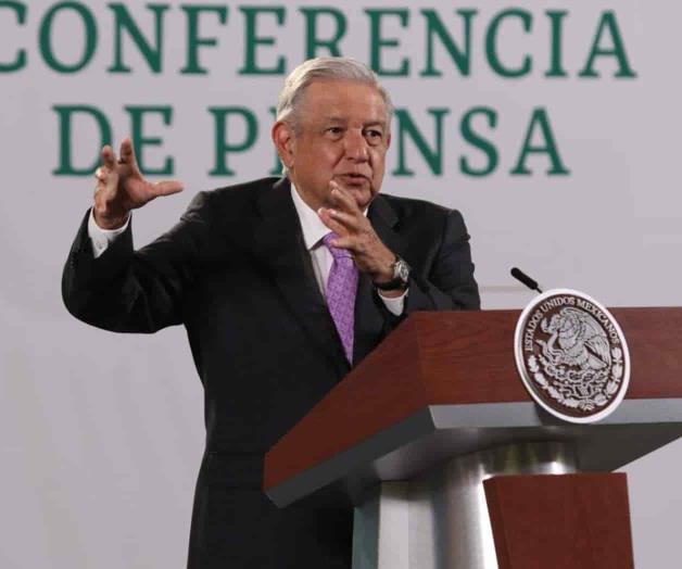 AMLO desobedece al INE e invita a votar en consulta de expresidentes