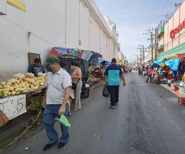 Se niegan ambulantes al uso de Cubrebocas