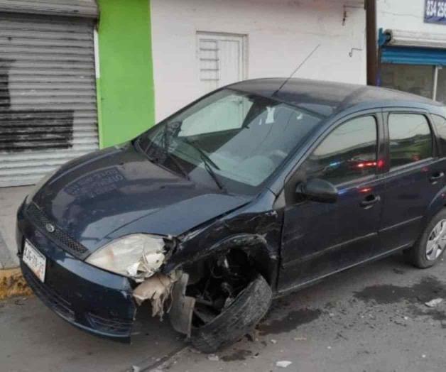 Amanecido choca y vuelca su auto Amanecido choca y vuelca su auto