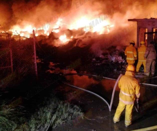 Se incendia recicladora en parque industrial