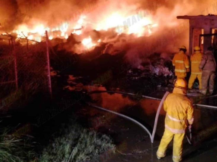 Se incendia recicladora en parque industrial Se incendia recicladora en parque industrial