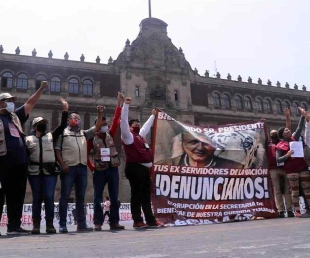 Protestan Servidores de la Nación en Palacio Nacional