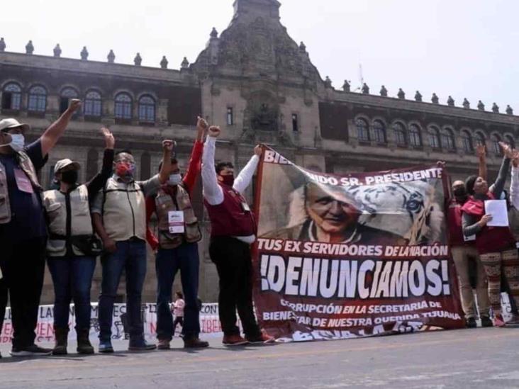 Protestan Servidores de la Nación en Palacio Nacional Protestan Servidores de la Nación en Palacio Nacional