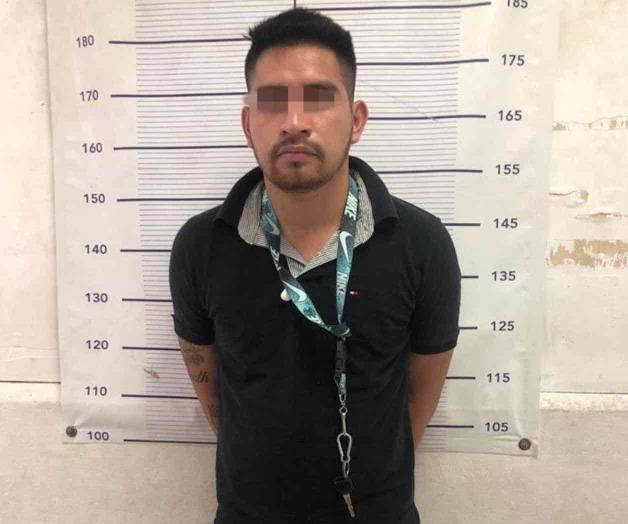 Cachan a joven fumando ‘mota’ Cachan a joven fumando ‘mota’