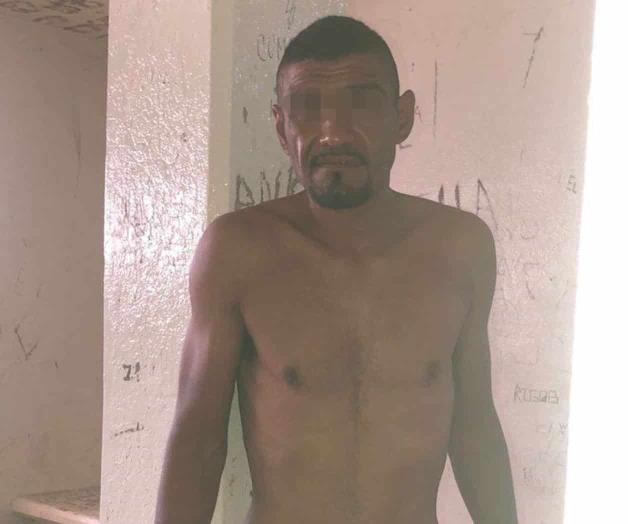 Es sorprendido robando merca Es sorprendido robando merca