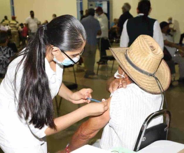 Vacunan el martes  a menores de 40