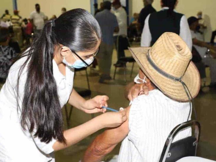 Vacunan el martes a menores de 40 Vacunan el martes a menores de 40