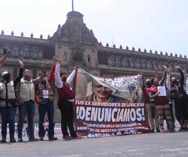 Protestan Servidores de la Nación en Palacio Protestan Servidores de la Nación en Palacio