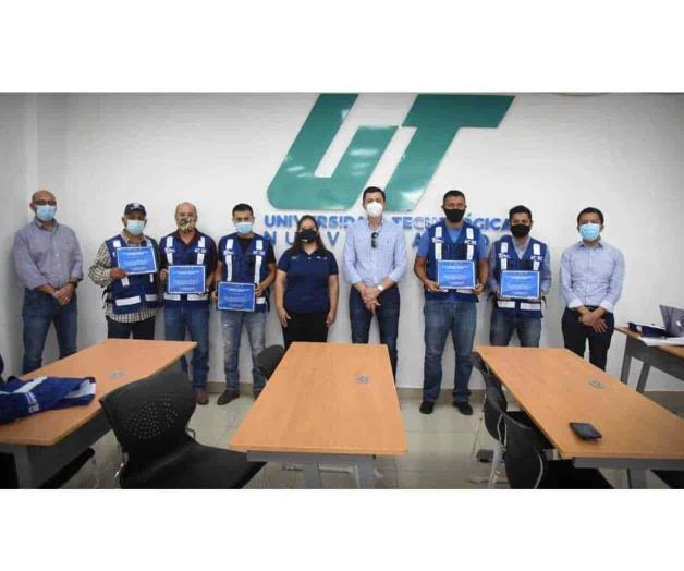 Enseñan inglés a los choferes de camiones