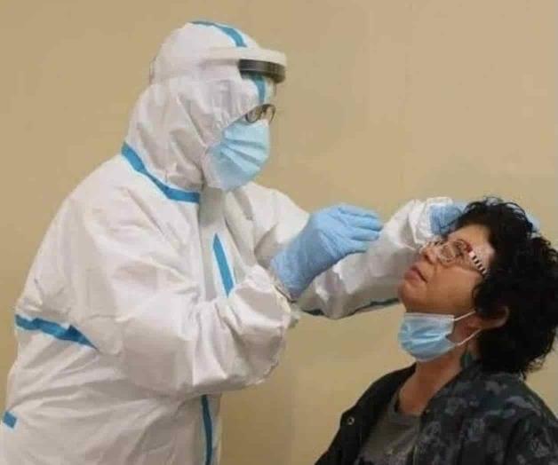 Toman muestras de Covid a pacientes con síntomas Toman muestras de Covid a pacientes con síntomas