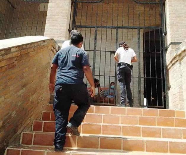 Quedan atrapadas en la ‘Casa de Ladrillo’ Quedan atrapadas en la ‘Casa de Ladrillo’