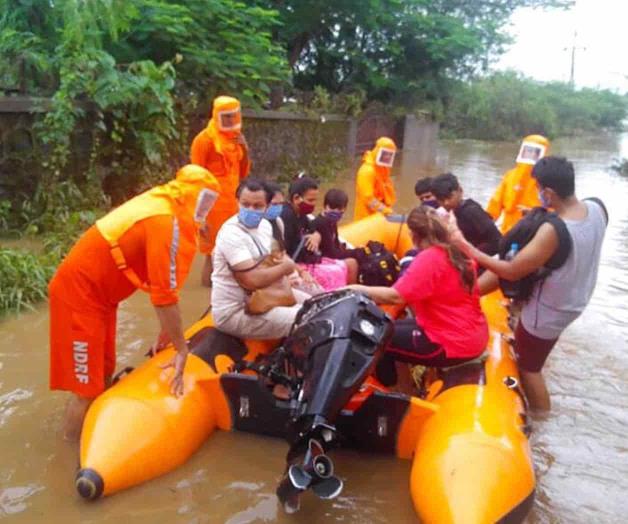 Dejan deslaves más de 100 muertos en la India