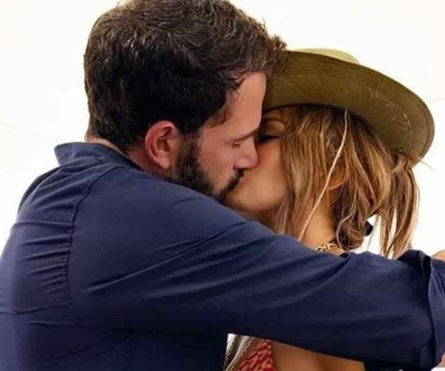 JLo celebra su cumpleaños con beso a Ben Affleck