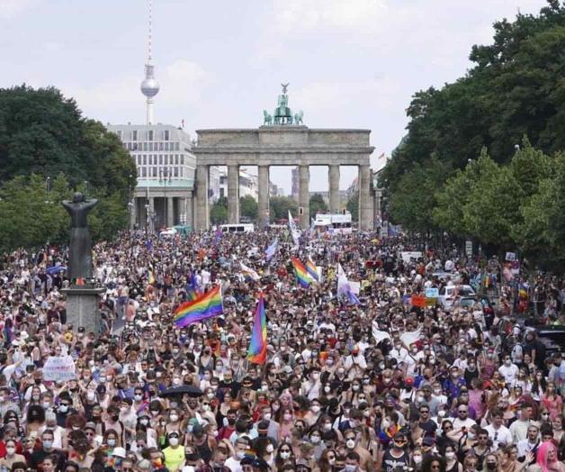 Unas 65.000 personas participan en desfile LGBTQ en Berlín