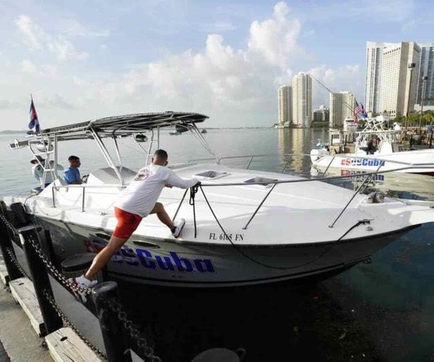 Sale flotilla de Miami en apoyo a cubanos Sale flotilla de Miami en apoyo a cubanos