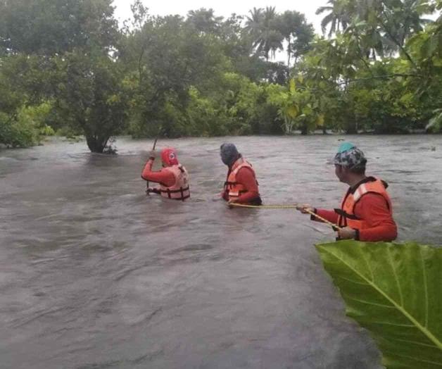 Pobladores de Filipinas huyen de sitios inundados por lluvia Pobladores de Filipinas huyen de sitios inundados por lluvia