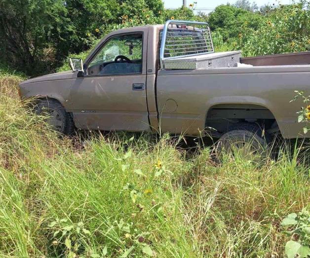Derrapa en Viaducto, sale ileso... y escapa
