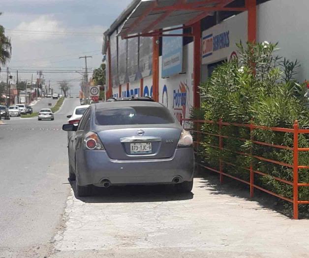 Se apoderan de banquetas Se apoderan de banquetas