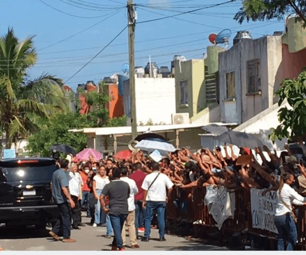 Pese a veda por consulta y pandemia, AMLO congrega a jarochos en acto Pese a veda por consulta y pandemia, AMLO congrega a jarochos en acto