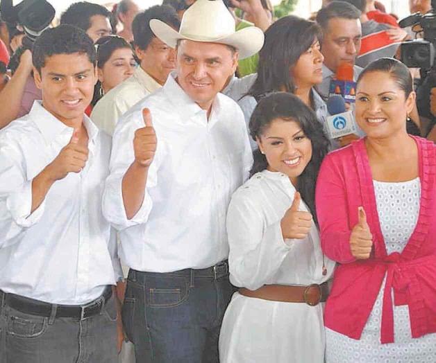 Se enredan los Sandoval en entramado empresarial Se enredan los Sandoval en entramado empresarial